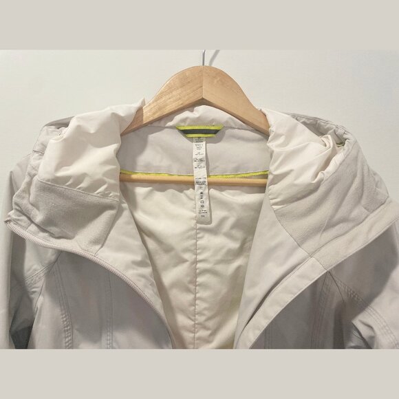 Lululemon Women Rain Coat in Off-White < US8 > - Picture 3 of 8